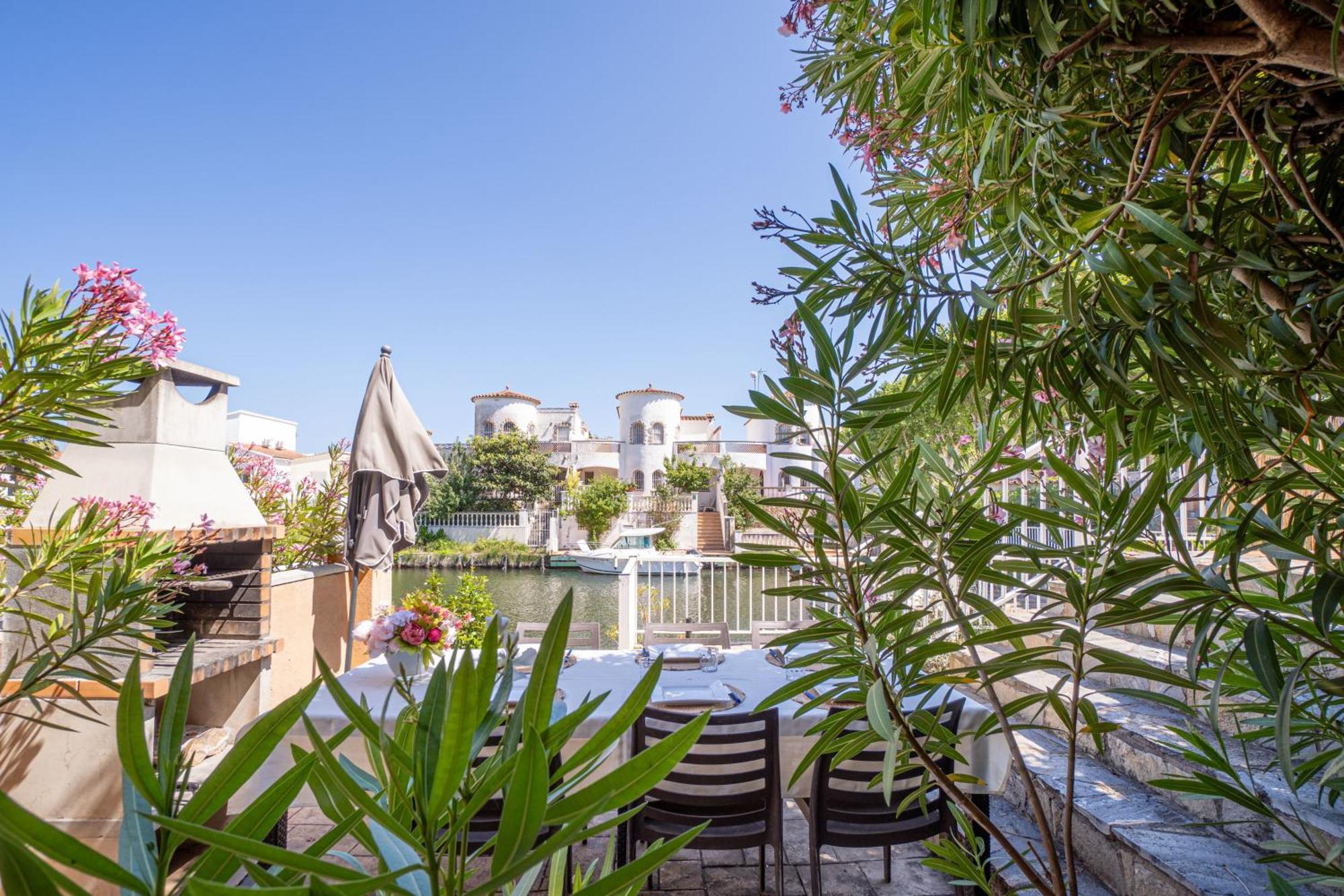 Jouvacations Villa Freser 艾姆布里亚布拉瓦 外观 照片