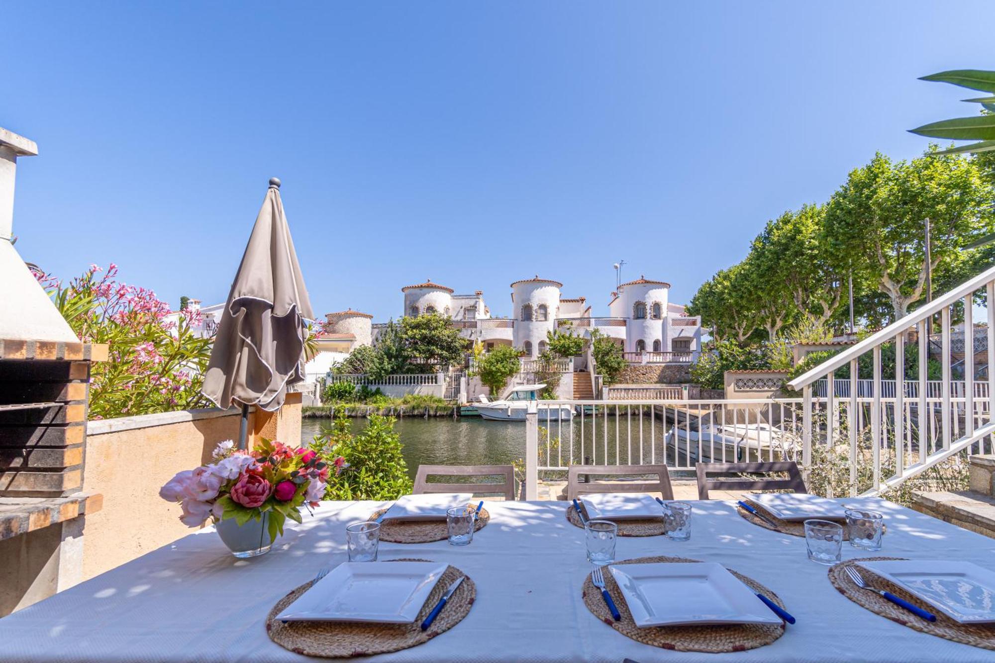 Jouvacations Villa Freser 艾姆布里亚布拉瓦 外观 照片